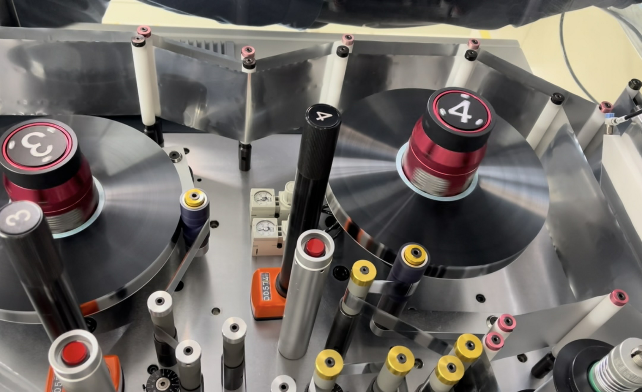 A kondenzátor dielektromos anyagok és a teljesítmény -optimalizálás működési alapelvei