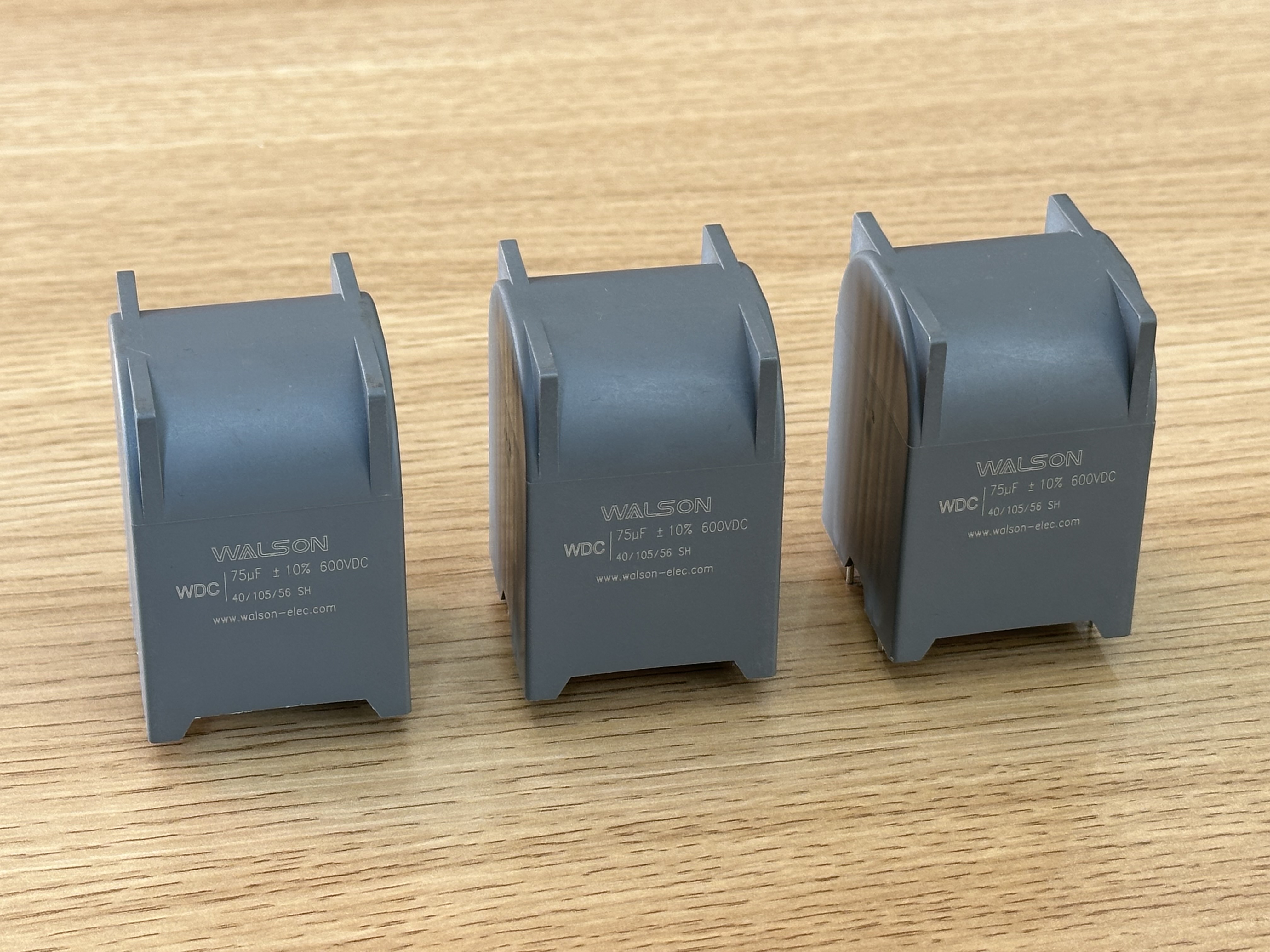 A filmkondenzátorok ESR/ESL paramétereinek értelmezése és a berendezés működésére gyakorolt ​​jelentős hatásuk